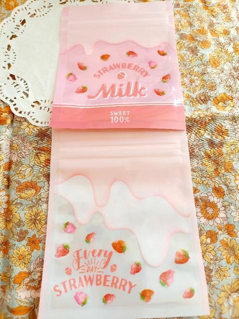 お裾分け☆イチゴ柄ジップバック2枚☆ < インテリア/ライフ  お裾分け☆イチゴ柄ジップバック2枚☆  < インテリア/ライフの