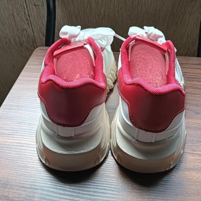 新品 23.5cm レディース スニーカー ホワイト シューズ 靴 身長アップ < 女性ファッション  新品 23.5cm レディース スニーカー ホワイト シューズ 靴 身長アップ < 女性ファッションの