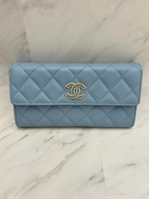 CHANEL シャネル 長財布 ウォレット キャビア 水色 ビジュー ストーン 中古 < ブランド CHANEL シャネル 長財布 ウォレット キャビア 水色 ビジュー ストーン 中古 < ブランドの
