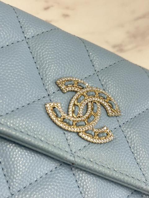 CHANEL シャネル 長財布 ウォレット キャビア 水色 ビジュー ストーン 中古 < ブランド CHANEL シャネル 長財布 ウォレット キャビア 水色 ビジュー ストーン 中古 < ブランドの