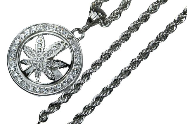 HipHop・B系ラウンドマリファナネックレス シルバー ラッパー ストリート かっこいい おしゃれ レゲエ CZ石 キラキラ < 男性アクセサリー/時計  HipHop・B系ラウンドマリファナネックレス シルバー ラッパー ストリート かっこいい おしゃれ レゲエ CZ石 キラキラ < 男性アクセサリー/時計の