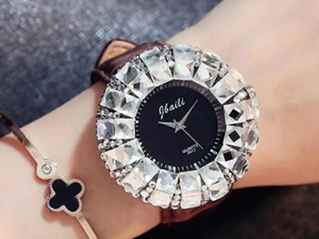 【新品・未使用】JEAIEI【クリスタル】美しいドレスウォッチ < 女性アクセサリー/時計  【新品・未使用】JEAIEI【クリスタル】美しいドレスウォッチ < 女性アクセサリー/時計の