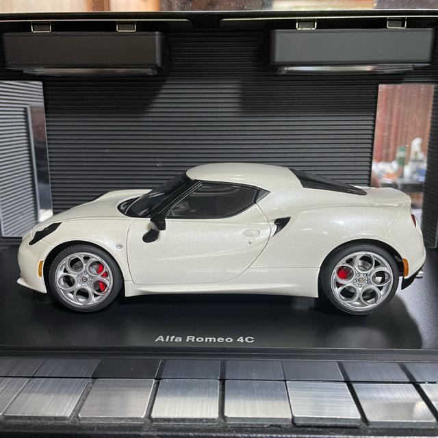 未展示品 オートアート 1/18 アルファロメオ 4C < ホビー  未展示品 オートアート 1/18 アルファロメオ 4C < ホビーの