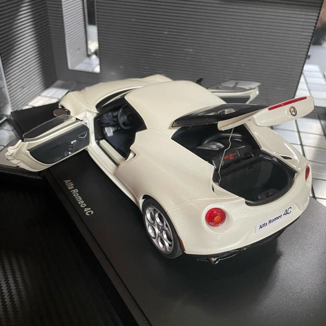 未展示品 オートアート 1/18 アルファロメオ 4C < ホビー  未展示品 オートアート 1/18 アルファロメオ 4C < ホビーの