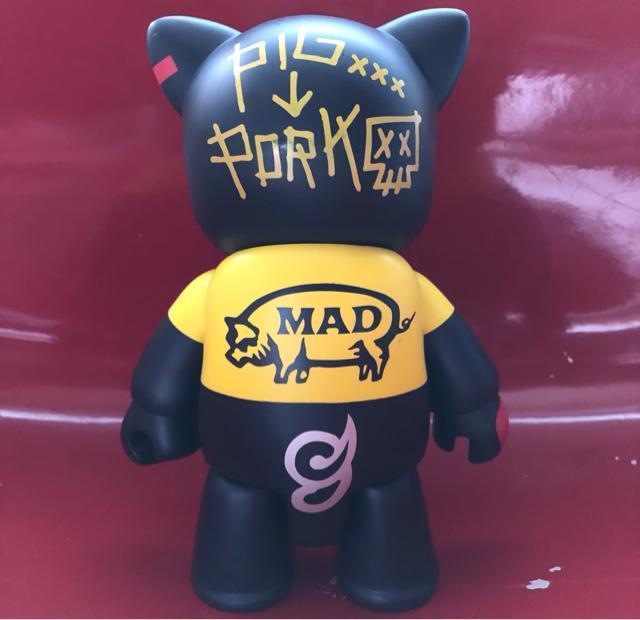 《toy2r × MAD BARBARIANS》フィギュア デザイナーズトイ 豚 QEE kidrobot アーティストトイ < ホビー  《toy2r × MAD BARBARIANS》フィギュア デザイナーズトイ 豚 QEE kidrobot アーティストトイ < ホビーの