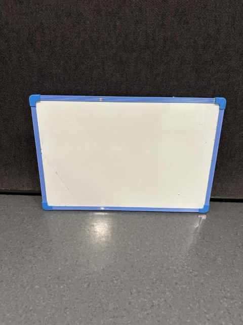 �X�e�[�W�Ŏg�p�����z���C�g�{�[�h�i���L�q�j  �� �^�����g�O�b�Y�� 