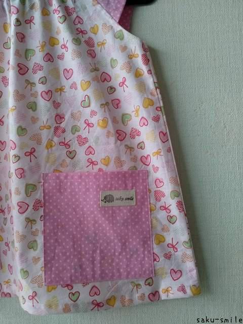 saku-smile スモック 90~100 ピンク系 袖なし < キッズ/ベビー  saku-smile スモック 90~100 ピンク系 袖なし < キッズ/ベビーの