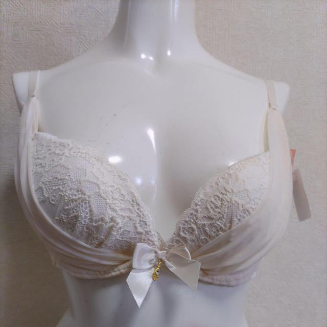 エメフィール C70 ブラ単品 新品タグ付 オフホワイト < 女性ファッション  エメフィール C70 ブラ単品 新品タグ付 オフホワイト  < 女性ファッションの