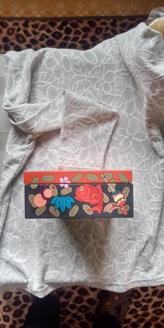 縁起がいい宝くじ入れの箱と縁起がいいミニ風呂敷のセット < インテリア/ライフ 縁起がいい宝くじ入れの箱と縁起がいいミニ風呂敷のセット < インテリア/ライフの