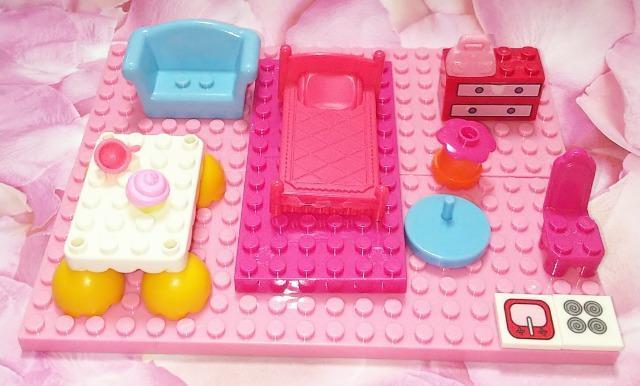 メガブロックハローキティHELLO KITTY家具セット詳細不明 < おもちゃ  メガブロックハローキティHELLO KITTY家具セット詳細不明  < おもちゃの