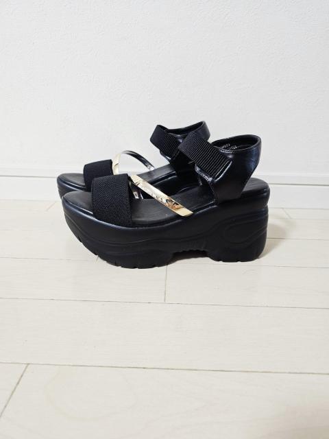 SUREVE 黒×gold 厚底 スポーツサンダル LL < 女性ファッション SUREVE 黒×gold 厚底 スポーツサンダル LL < 女性ファッションの