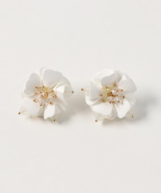 定価2,090円●dazzlinダズリン●フェルトフラワーイヤリング●白ホワイト●ビジュー < ブランド  定価2,090円●dazzlinダズリン●フェルトフラワーイヤリング●白ホワイト●ビジュー < ブランドの