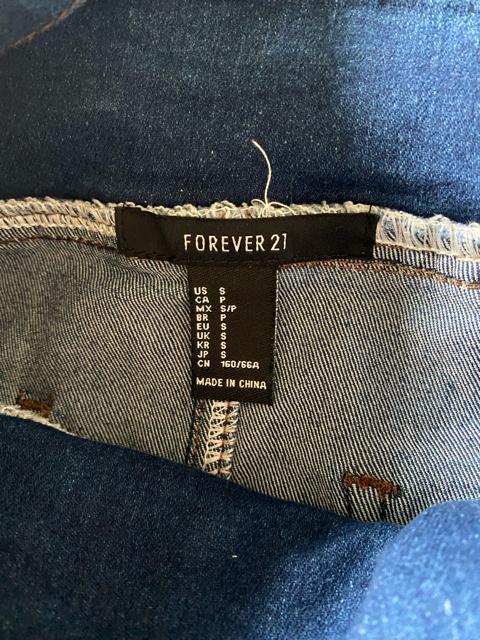 匿名配送 FOREVER21   Sサイズ サロペットスカート  ハイウエスト デニムスカート < ブランド  匿名配送 FOREVER21   Sサイズ サロペットスカート  ハイウエスト デニムスカート < ブランドの