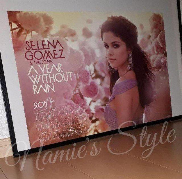 SELENA GOMEZ �Z���[�i�S���X 2011 �J�����_�[�|�X�^�[  �� �^�����g�O�b�Y�� 