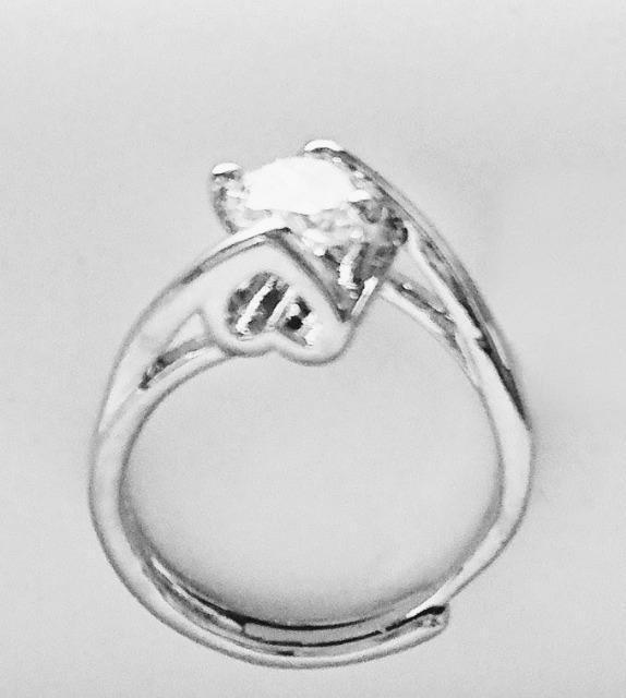 CZ キュービックジルコニア 1カラット プラチナコーティングジュエリー フリーサイズ リング 〜16号 ハート ツイスト < 女性アクセサリー/時計 CZ キュービックジルコニア 1カラット プラチナコーティングジュエリー フリーサイズ リング 〜16号 ハート ツイスト < 女性アクセサリー/時計の