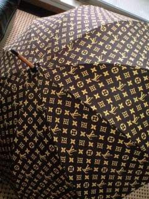 LOUIS VUITTON/ルイヴィトン/傘/モノグラム柄/廃盤/超レア品 < ブランド LOUIS VUITTON/ルイヴィトン/傘/モノグラム柄/廃盤/超レア品 < ブランドの