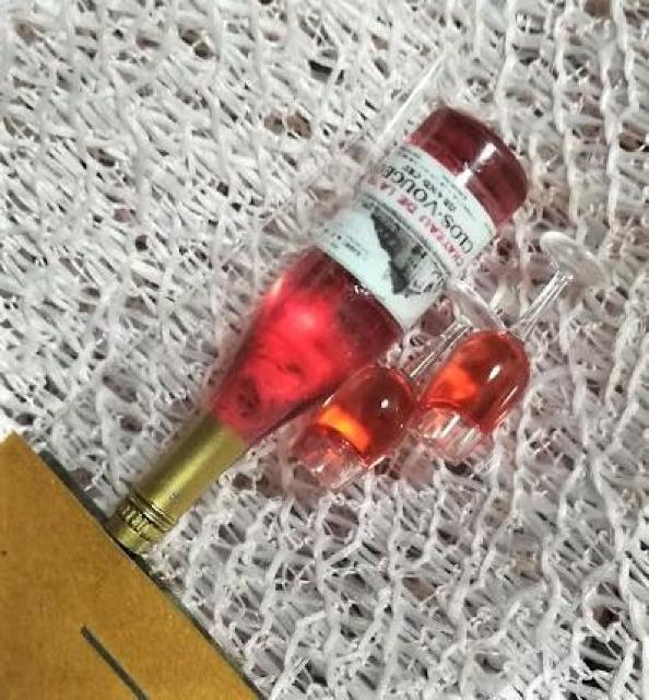 ミニチュア★赤ワイン&ワイングラス2個セット★ < おもちゃ  ミニチュア★赤ワイン&ワイングラス2個セット★ < おもちゃの