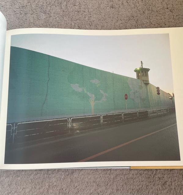 美品 犯罪の風景 ある日,ある場所で。 叫、強 凶、狂、競、怯、恐、狭、脅・・・そして、今日。 あの胸騒ぎは写るのだろうか。写真集 < 本/雑誌  美品 犯罪の風景 ある日,ある場所で。 叫、強 凶、狂、競、怯、恐、狭、脅・・・そして、今日。 あの胸騒ぎは写るのだろうか。写真集 < 本/雑誌の