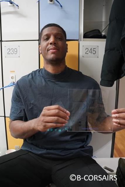 12月13日 vs大阪エヴェッサ【GAME1】 ダミアン・イングリス選手 直筆サイン入りヒーローパネル(写真付き) < レジャー/スポーツ 12月13日 vs大阪エヴェッサ【GAME1】 ダミアン・イングリス選手 直筆サイン入りヒーローパネル(写真付き) < レジャー/スポーツの