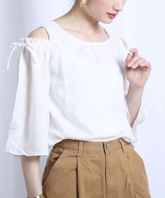 定価1,994円【新品】ボイルサテンオープンショルダーブラウス●白ホワイト < 女性ファッション  定価1,994円【新品】ボイルサテンオープンショルダーブラウス●白ホワイト < 女性ファッションの