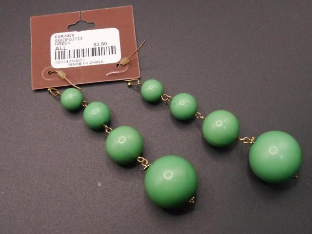 新品 FOREVER21 アンティーク調 緑の4連ボールピアス レトロ ゴシック < ブランド 新品 FOREVER21 アンティーク調 緑の4連ボールピアス レトロ ゴシック < ブランドの