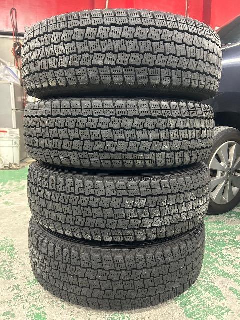 0092449)国産中古スタッドレスタイヤグッドイヤーアイスナビカーゴ4本ハイエース用艶有り黒スチール195/80R15送料無料 < 自動車/バイク 0092449)国産中古スタッドレスタイヤグッドイヤーアイスナビカーゴ4本ハイエース用艶有り黒スチール195/80R15送料無料 < 自動車/バイク