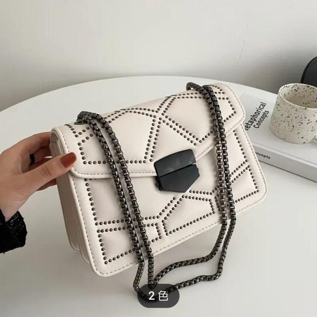 ゆうパック送料無料【新品・未使用・定価6,148円】スタッズデコ 2way スクエアショルダーバッグ < 女性ファッション ゆうパック送料無料【新品・未使用・定価6,148円】スタッズデコ 2way スクエアショルダーバッグ < 女性ファッションの