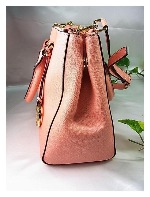 500円スタ★正規品美品 Michael マイケルコース ロゴチャーム付き 2WAY ハンドバッグ / ショルダーバッグ < ブランド 500円スタ★正規品美品 Michael マイケルコース ロゴチャーム付き 2WAY ハンドバッグ / ショルダーバッグ < ブランドの