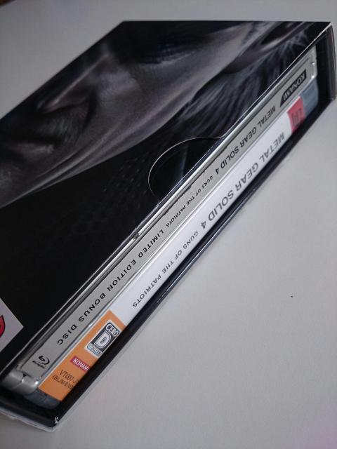 PS3☆メタルギアソリッド4★限定版☆専用ケース・特典ディスク付き★METAL GEAR SOLID 4 < ゲーム本体/ソフト  PS3☆メタルギアソリッド4★限定版☆専用ケース・特典ディスク付き★METAL GEAR SOLID 4 < ゲーム本体/ソフトの