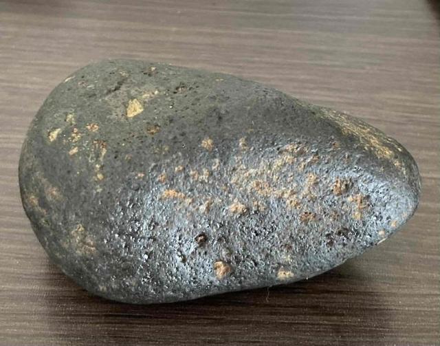 330,000円スタート!阿波・徳島の「鮎喰川」にて採取された希少価値の高い大型隕石! < インテリア/ライフ  330,000円スタート!阿波・徳島の「鮎喰川」にて採取された希少価値の高い大型隕石! < インテリア/ライフの