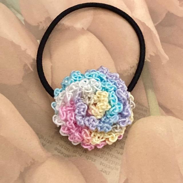 ハンドメイド レース編み お花モチーフのヘアゴム(ピンポンマム) < 女性ファッション  ハンドメイド レース編み お花モチーフのヘアゴム(ピンポンマム)  < 女性ファッションの