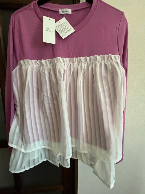 3Lサイズ!新品タグ付き!エレガントに!可愛い!Tシャツ素材!胸下and裾!シフォンで、ふわり!長袖Tシャツ素材カットソー! < 女性ファッション  3Lサイズ!新品タグ付き!エレガントに!可愛い!Tシャツ素材!胸下and裾!シフォンで、ふわり!長袖Tシャツ素材カットソー!  < 女性ファッションの