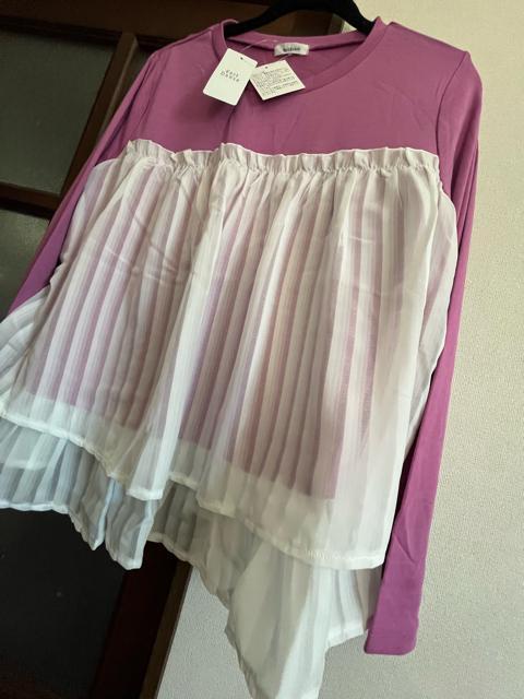 3Lサイズ!新品タグ付き!エレガントに!可愛い!Tシャツ素材!胸下and裾!シフォンで、ふわり!長袖Tシャツ素材カットソー! < 女性ファッション  3Lサイズ!新品タグ付き!エレガントに!可愛い!Tシャツ素材!胸下and裾!シフォンで、ふわり!長袖Tシャツ素材カットソー! < 女性ファッションの