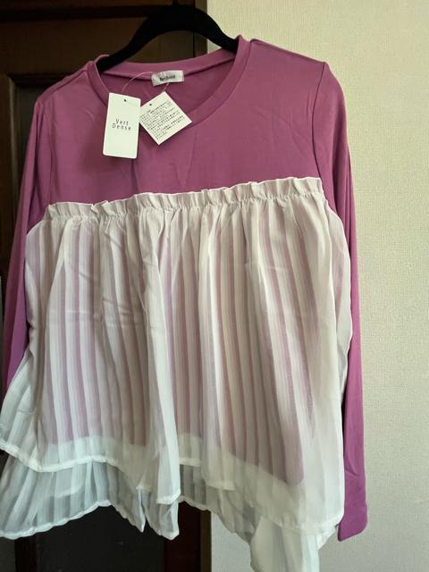 3Lサイズ!新品タグ付き!エレガントに!可愛い!Tシャツ素材!胸下and裾!シフォンで、ふわり!長袖Tシャツ素材カットソー! < 女性ファッション  3Lサイズ!新品タグ付き!エレガントに!可愛い!Tシャツ素材!胸下and裾!シフォンで、ふわり!長袖Tシャツ素材カットソー! < 女性ファッションの