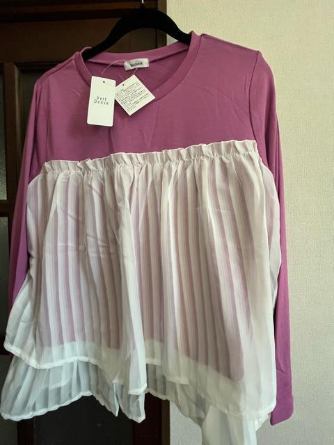 3Lサイズ!新品タグ付き!エレガントに!可愛い!Tシャツ素材!胸下and裾!シフォンで、ふわり!長袖Tシャツ素材カットソー! < 女性ファッション  3Lサイズ!新品タグ付き!エレガントに!可愛い!Tシャツ素材!胸下and裾!シフォンで、ふわり!長袖Tシャツ素材カットソー! < 女性ファッションの