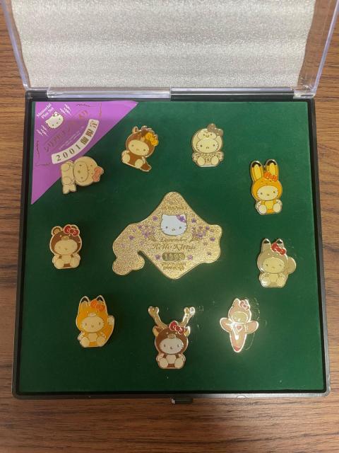 ハローキティ メモリアルピンズセット 1999年 シリアルナンバー 2001個限定 レア コレクション サンリオ < おもちゃ ハローキティ メモリアルピンズセット 1999年 シリアルナンバー 2001個限定 レア コレクション サンリオ < おもちゃの