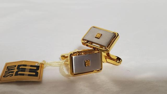 正規 ダックス エンブレムロゴ コンビブロックカフス L メタルバイカラー オープンラインカフリンクス Wスクエアボタン < ブランド  正規 ダックス エンブレムロゴ コンビブロックカフス L メタルバイカラー オープンラインカフリンクス Wスクエアボタン < ブランドの