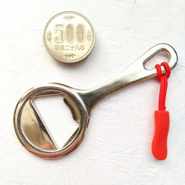 大きさ見本に500円玉と写しました 栓抜き レトロ 栓抜き < インテリア/ライフ  大きさ見本に500円玉と写しました 栓抜き レトロ 栓抜き  < インテリア/ライフの
