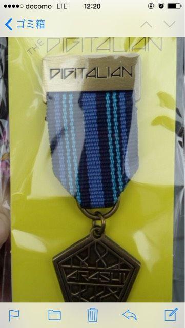 完売!☆嵐/2014THE DIGITALIAN☆京セラ会場限定/メダルブローチ < タレントグッズ 完売!☆嵐/2014THE DIGITALIAN☆京セラ会場限定/メダルブローチ < タレントグッズの