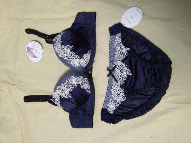 ホワイト花レースとネイビーB75Mワイヤー入り < 女性ファッション ホワイト花レースとネイビーB75Mワイヤー入り < 女性ファッションの