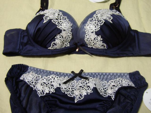 ホワイト花レースとネイビーB75Mワイヤー入り < 女性ファッション ホワイト花レースとネイビーB75Mワイヤー入り < 女性ファッションの