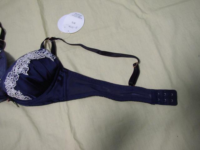 ホワイト花レースとネイビーB75Mワイヤー入り < 女性ファッション ホワイト花レースとネイビーB75Mワイヤー入り < 女性ファッションの