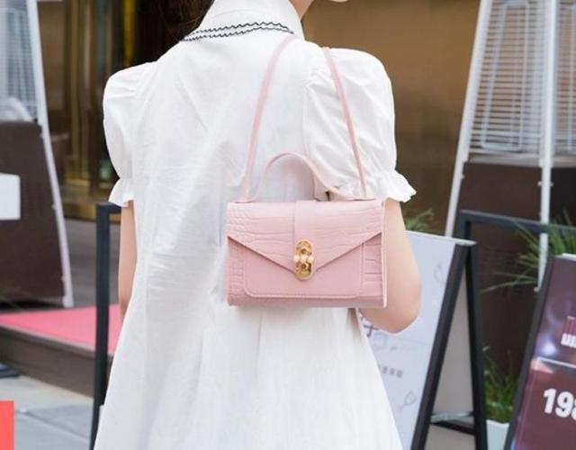 ブラウン◆フェイクレザー ミニ ショルダーバッグ スマホケース < 女性ファッション  ブラウン◆フェイクレザー ミニ ショルダーバッグ スマホケース < 女性ファッションの