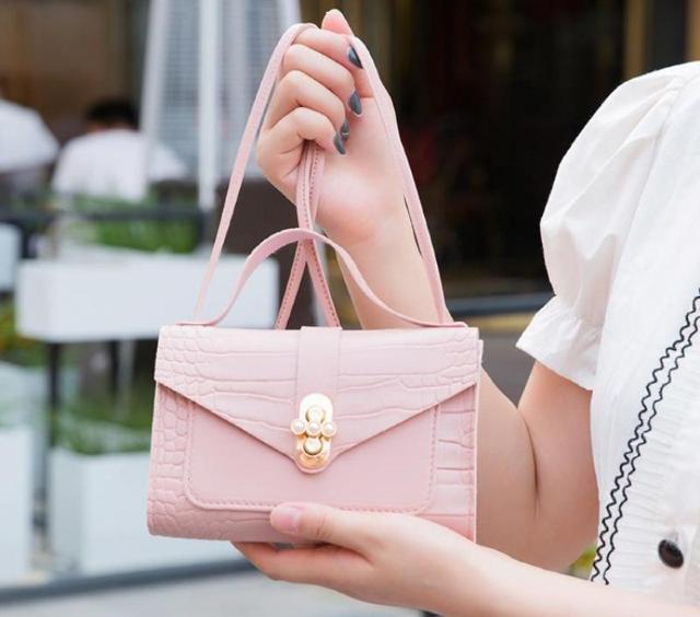 ブラウン◆フェイクレザー ミニ ショルダーバッグ スマホケース < 女性ファッション  ブラウン◆フェイクレザー ミニ ショルダーバッグ スマホケース < 女性ファッションの