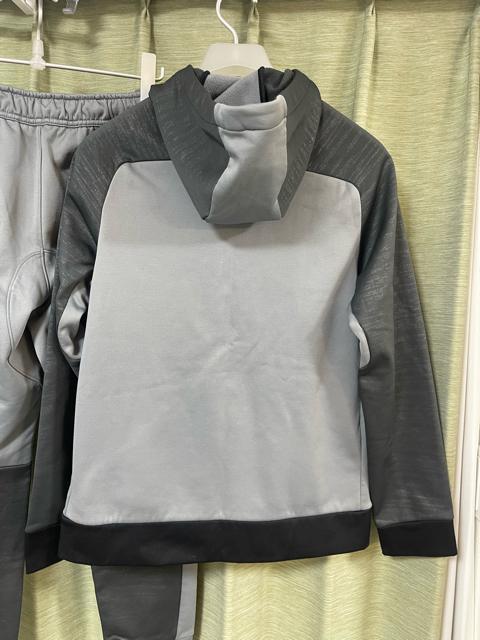 ナイキ NIKE セットアップ 2点セット THERMA-FIT パーカー ジップアップ スェットパンツ 裏起毛 L グレー < ブランド ナイキ NIKE セットアップ 2点セット THERMA-FIT パーカー ジップアップ スェットパンツ 裏起毛 L グレー < ブランドの