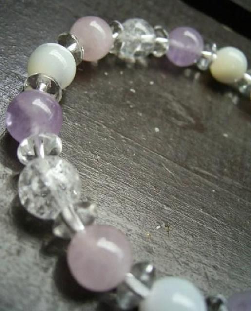 ローズクォーツxラベンダーアメジストxクラック水晶x白蝶貝 < 女性アクセサリー/時計 ローズクォーツxラベンダーアメジストxクラック水晶x白蝶貝 < 女性アクセサリー/時計の