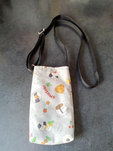 ハンドメイド スマホポーチ ポシェット おにぎり柄 < 女性ファッション  ハンドメイド スマホポーチ ポシェット おにぎり柄  < 女性ファッションの