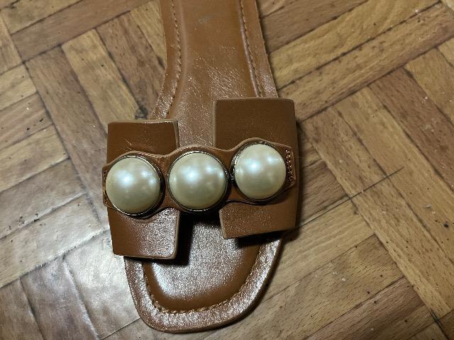 ZARAパール付きフラットサンダル < 女性ファッション  ZARAパール付きフラットサンダル < 女性ファッションの