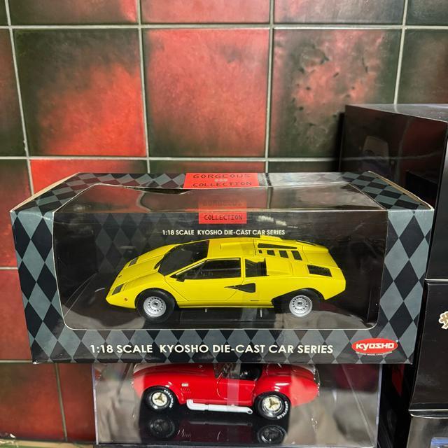 ��Ŗ��W���i ���� 1/18 �����{���M�[�j �J�E���^�b�N LP400 �C�G���[ �� �z�r�[�� 