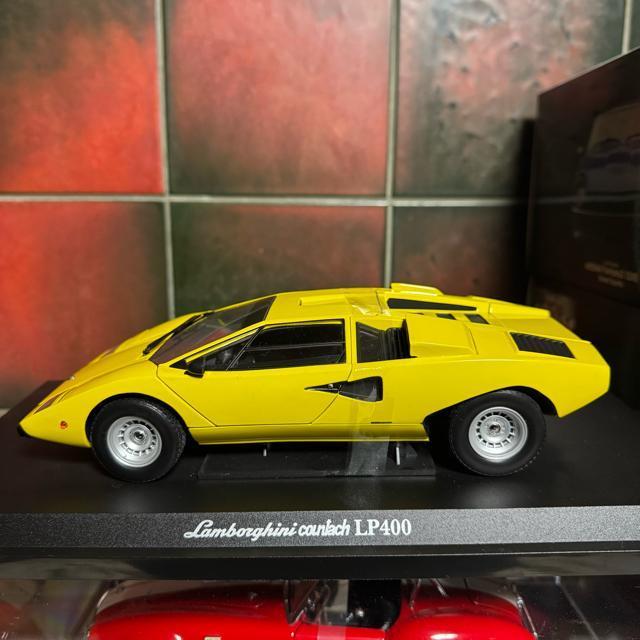 ��Ŗ��W���i ���� 1/18 �����{���M�[�j �J�E���^�b�N LP400 �C�G���[ �� �z�r�[�� 